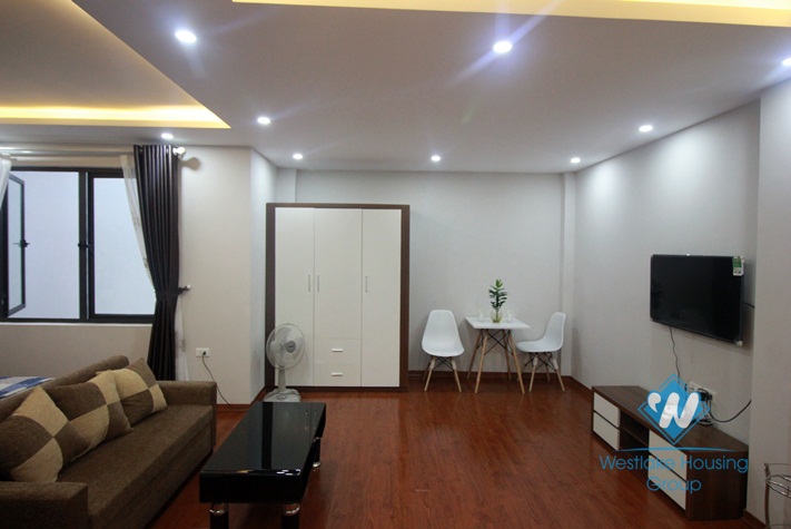 Lovely studio for rent in Hoang Hoa Tham street, near city center.